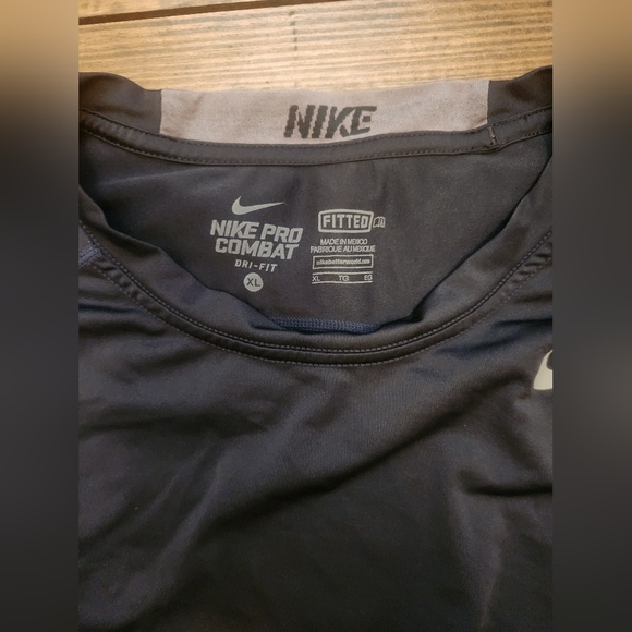 Mens Nike Pro Combat xl shirt. Navy blue - Picture 2 of 3